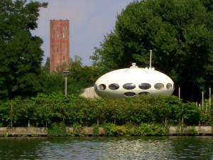 the-futuro-house-project-information-photos-l-L-zSIjXX